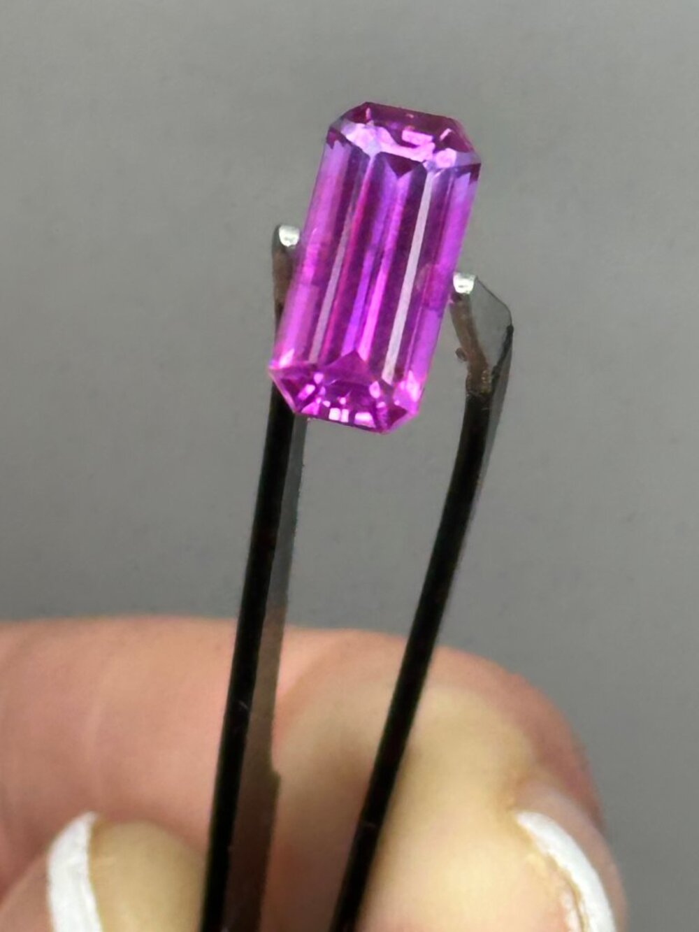 STUNNING Certified Bi-Color Sapphire
